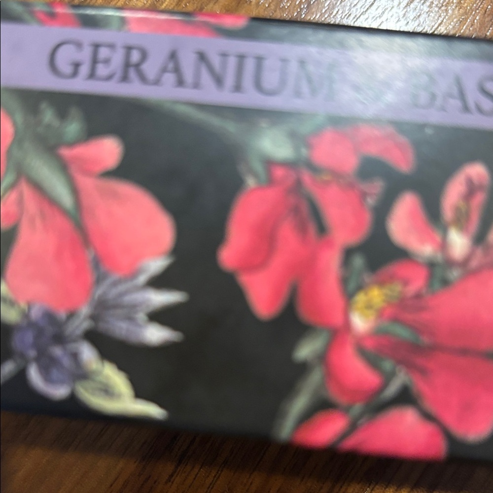 Royal Botanic Gardens KEW Geranium & Basil Hand Cream - Picture 7 of 9